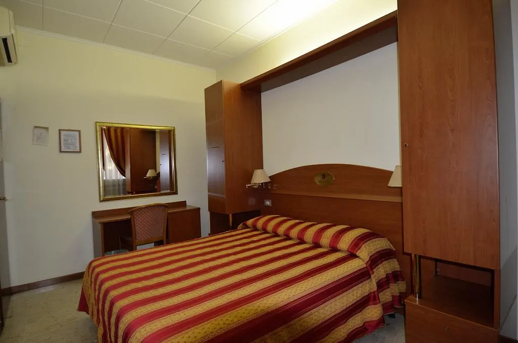 Hotel Tito Mestre 3*,  Itália