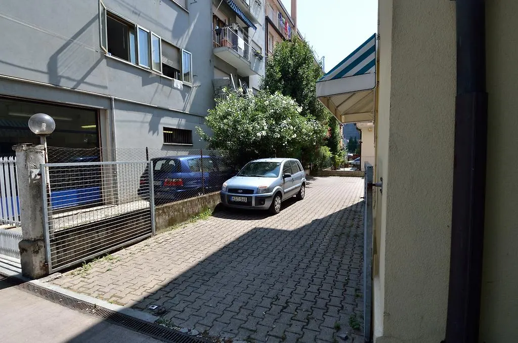 Hotel Tito Mestre 3*,  İtalya