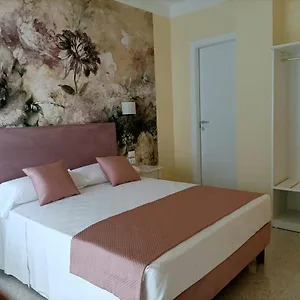 2* Guest house Train Station Venice - Atika & Atif