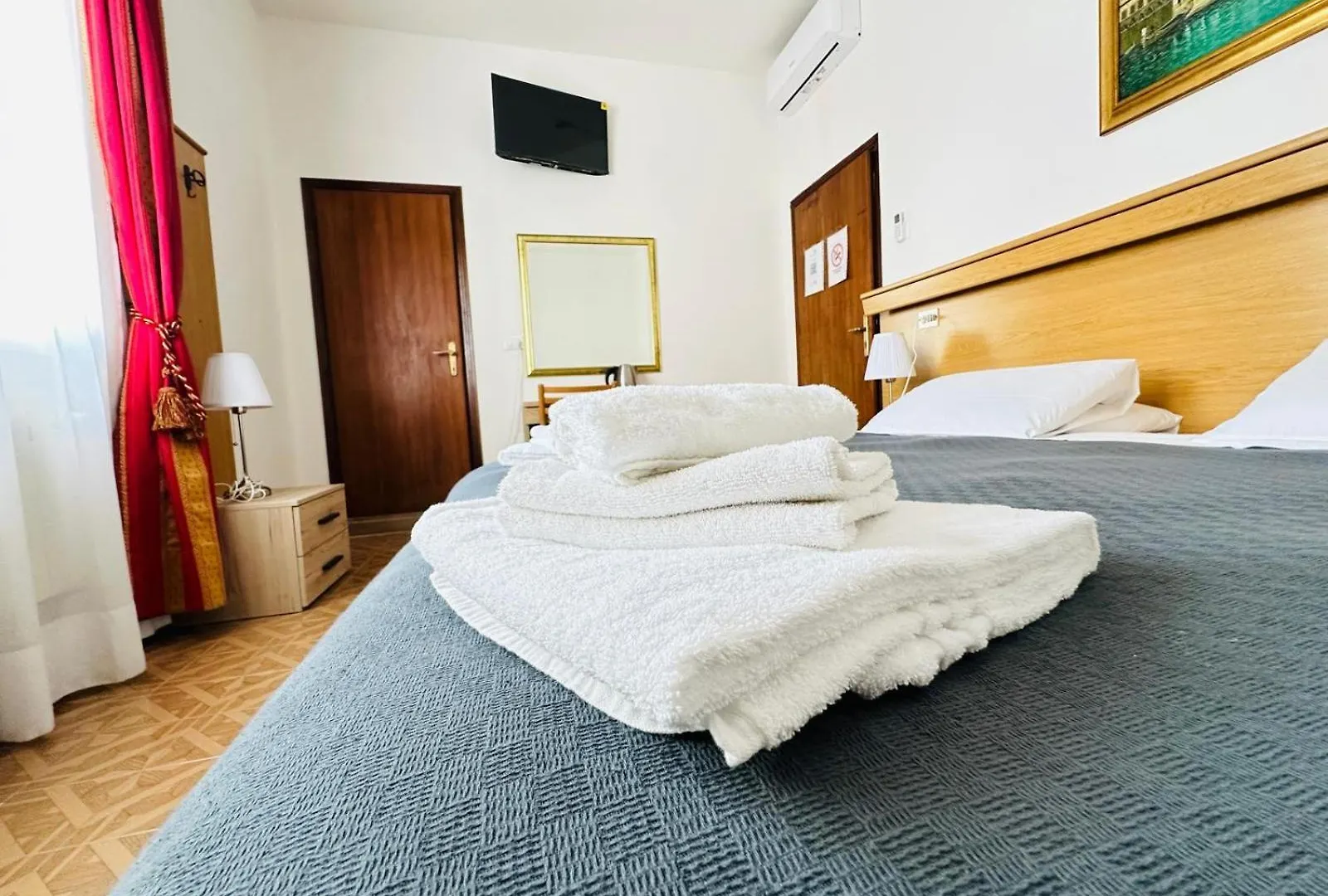 Hotel Tito Mestre 3*,