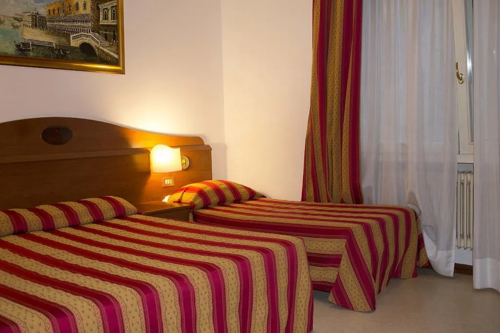Hotel Tito Mestre