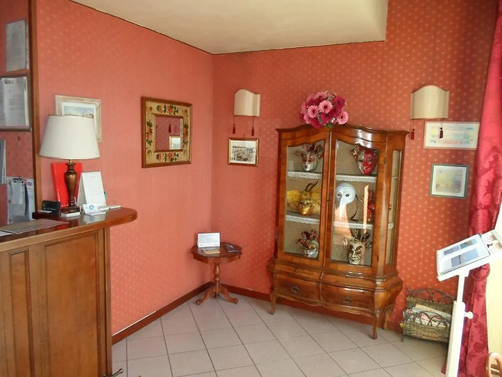 Hotel Tito Mestre 3*,  Italy