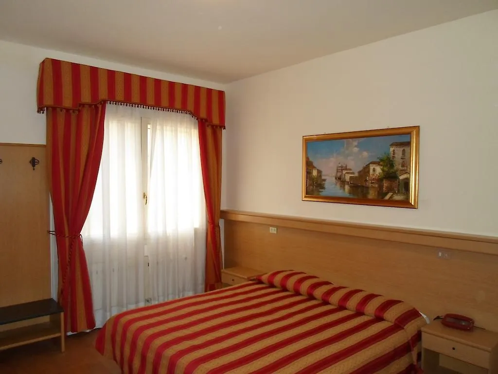 Hotel Tito Mestre